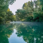 Oz - Obecana Zemlja Permaculture Homestead 롯지 *