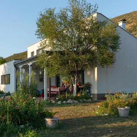 Oz - Obecana Zemlja Permaculture Homestead Blagaj