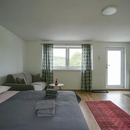 Oz - Obecana Zemlja Permaculture Homestead Деревянный коттедж