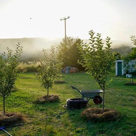 Oz - Obecana Zemlja Permaculture Homestead *
